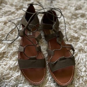 Women Steve Madden sandals size 6.5 Used Condition